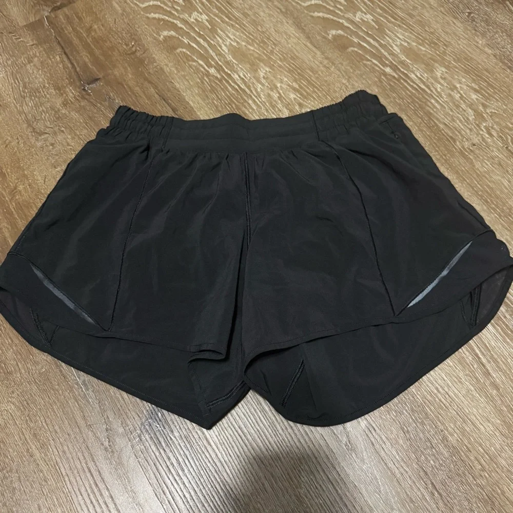 Lululemon Hotty Hot Short II *Long 4" - Picture 4 of 7